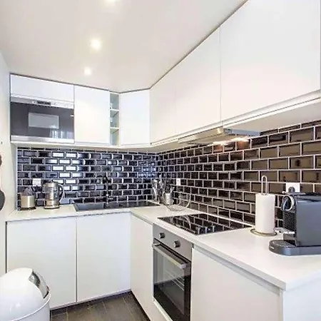 Stunning - 1br-6p - Grand Boulevard